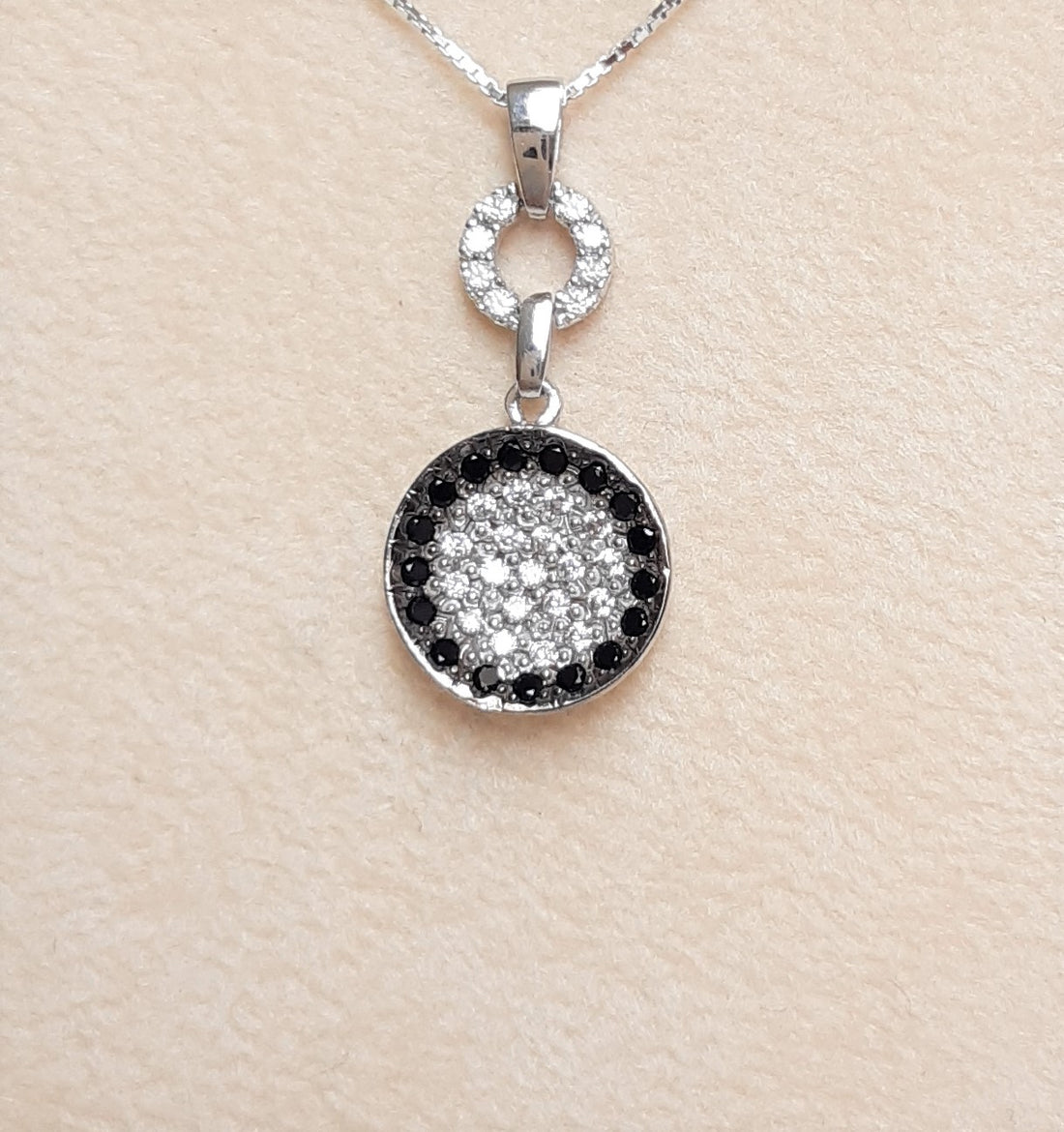 CATENINA CON CIONDOLO DI ZIRCONI E SPINELLI