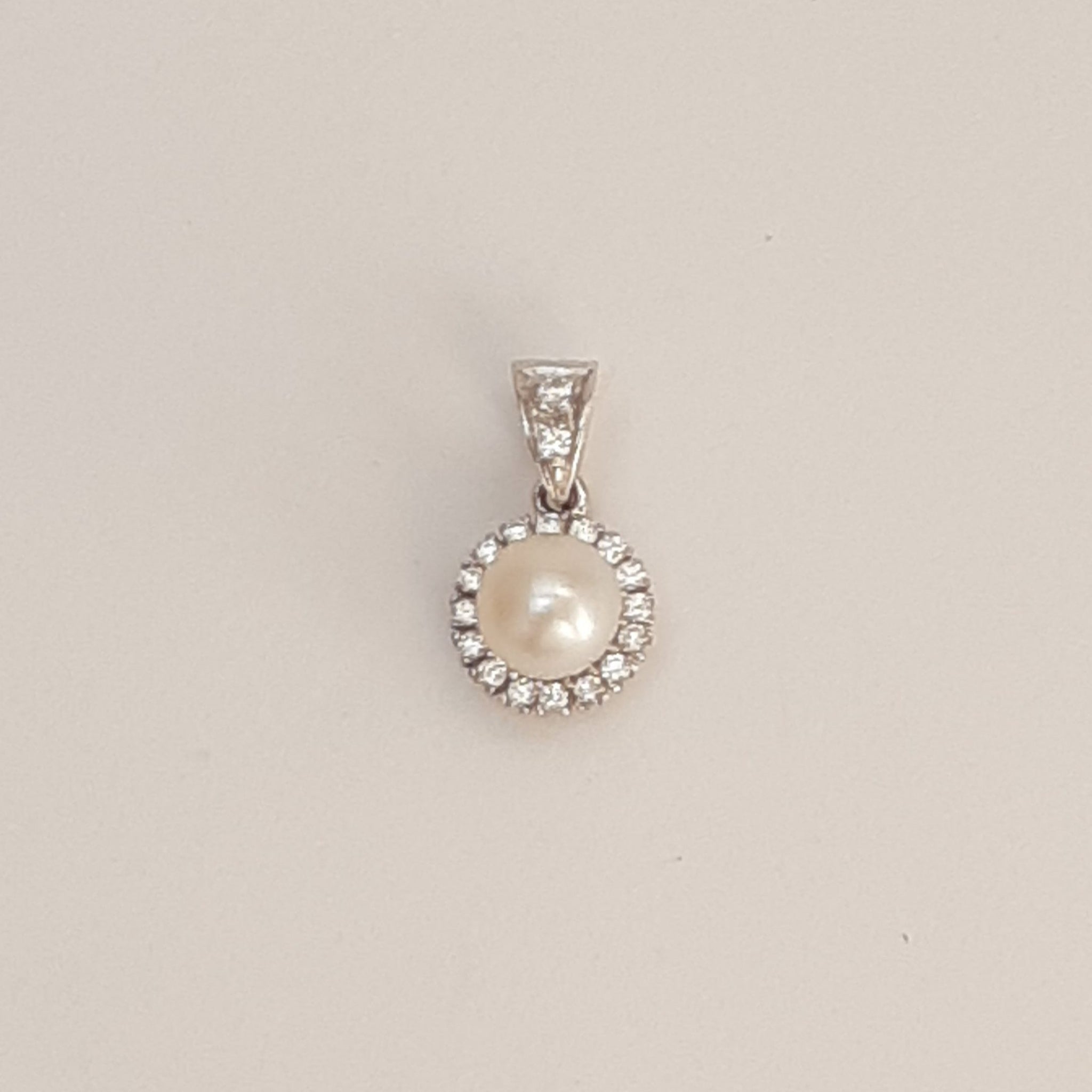CIONDOLO IN ORO BIANCO CON PERLA