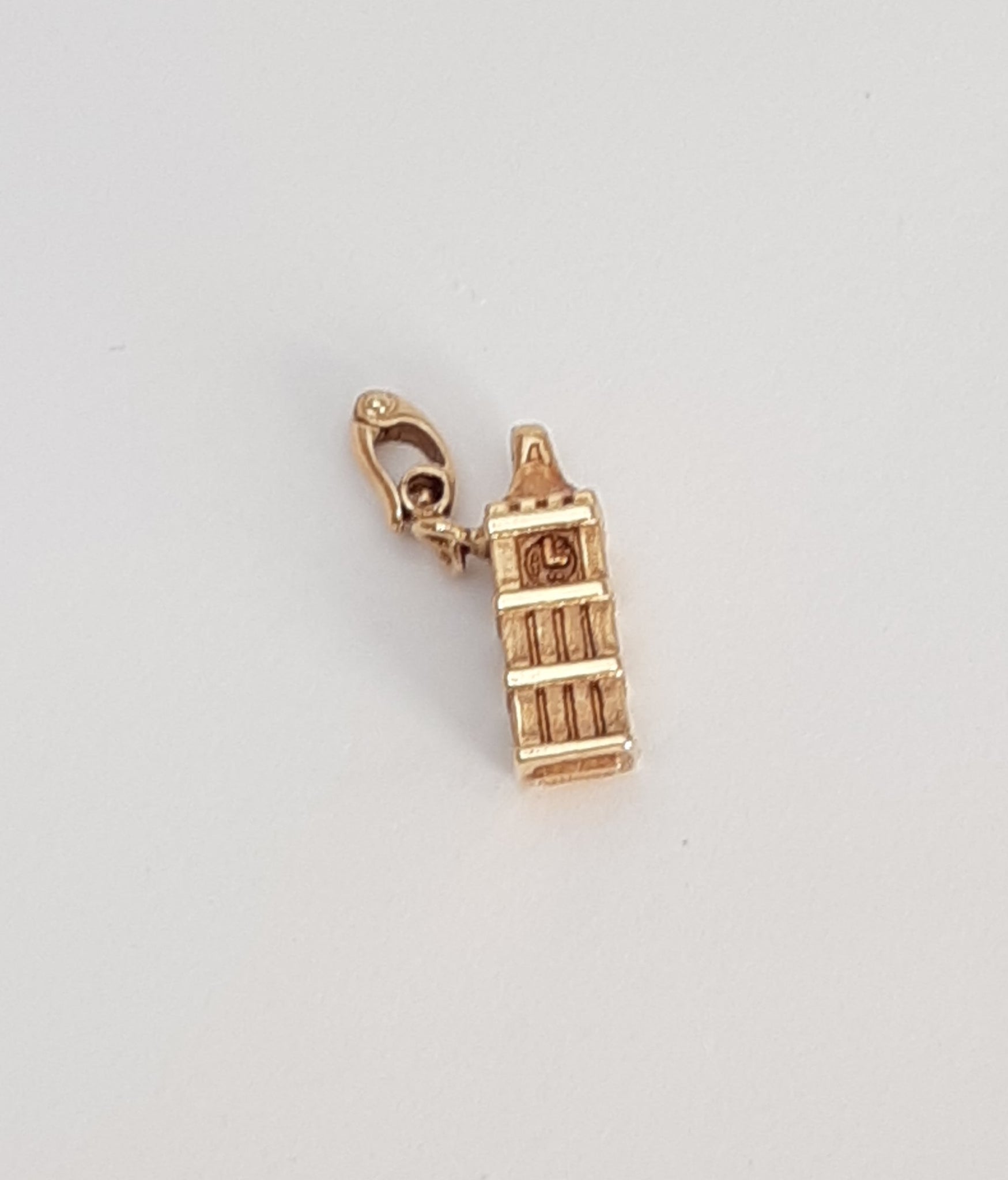 CIONDOLO IN ORO GIALLO