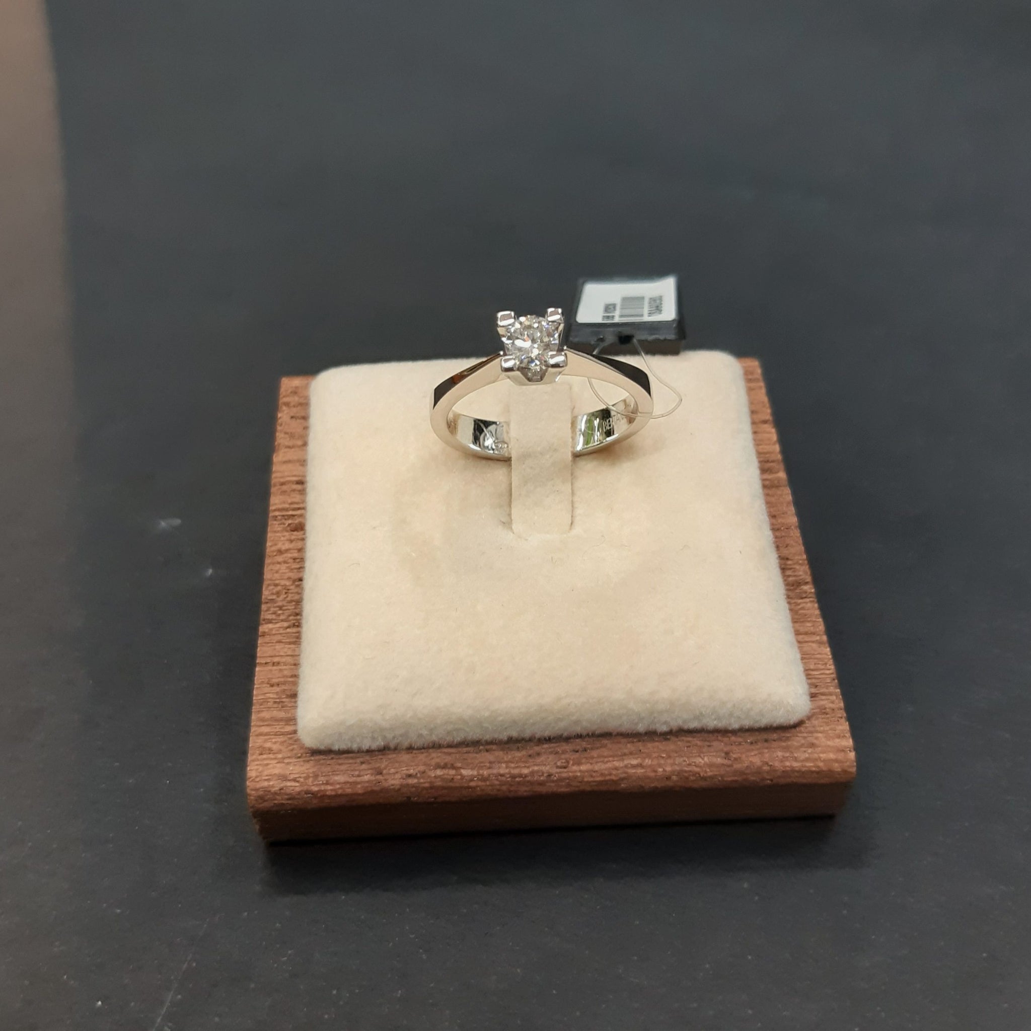 ANELLO SOLITARIO